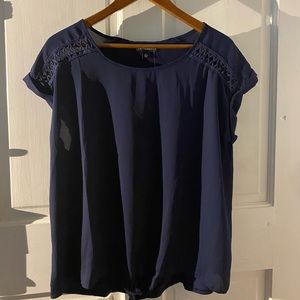 Fortune + Ivy | Women’s cap sleeve Navy Blouse | Lg | NWT |  knot tied in front.